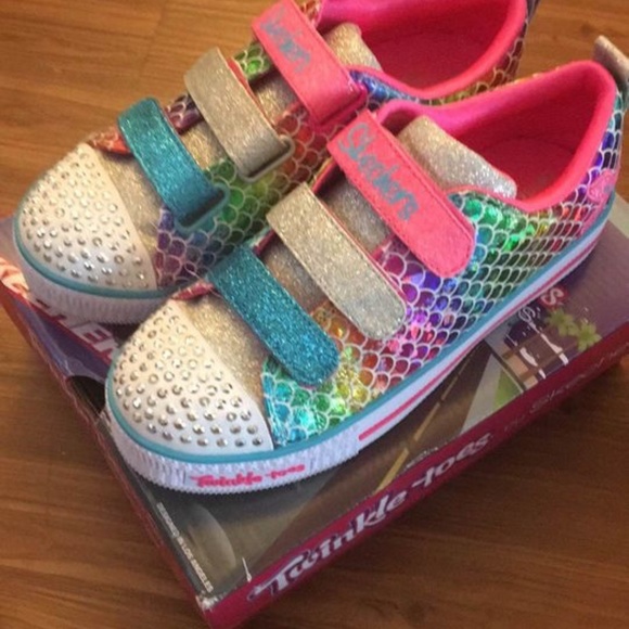 BRAND NEW girl Skechers sparkle scales light up velcro shoes size US 3Y - Picture 6 of 10